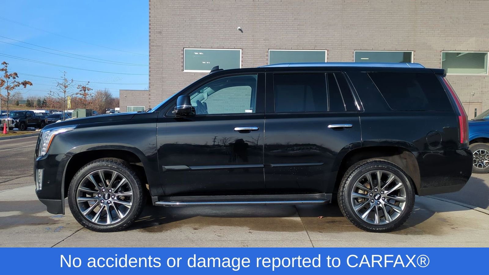 Used 2020 Cadillac Escalade Premium Luxury w/ Escalade Sport Edition image 2