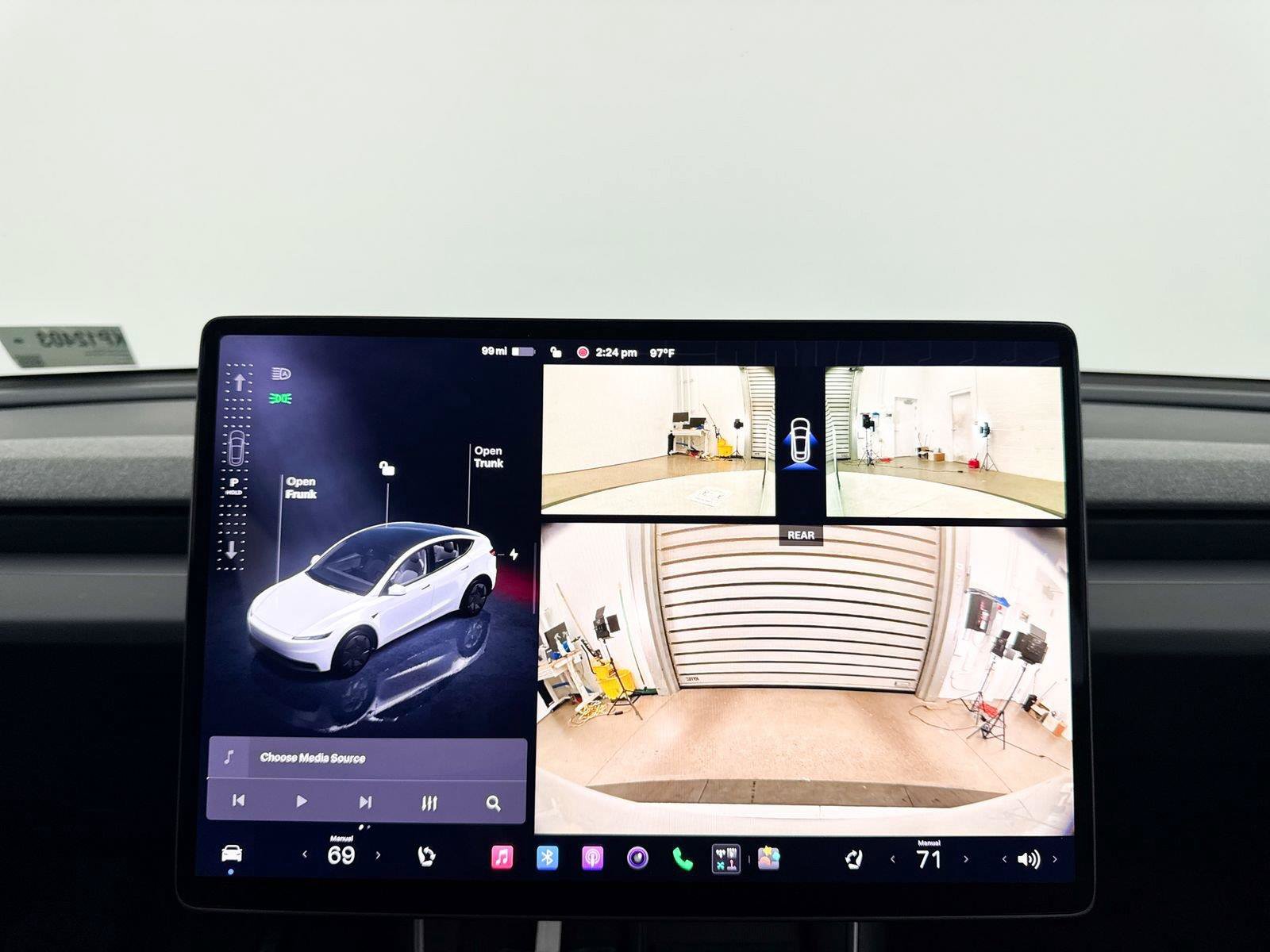 Used 2026 Tesla Model Y 2WD image 9