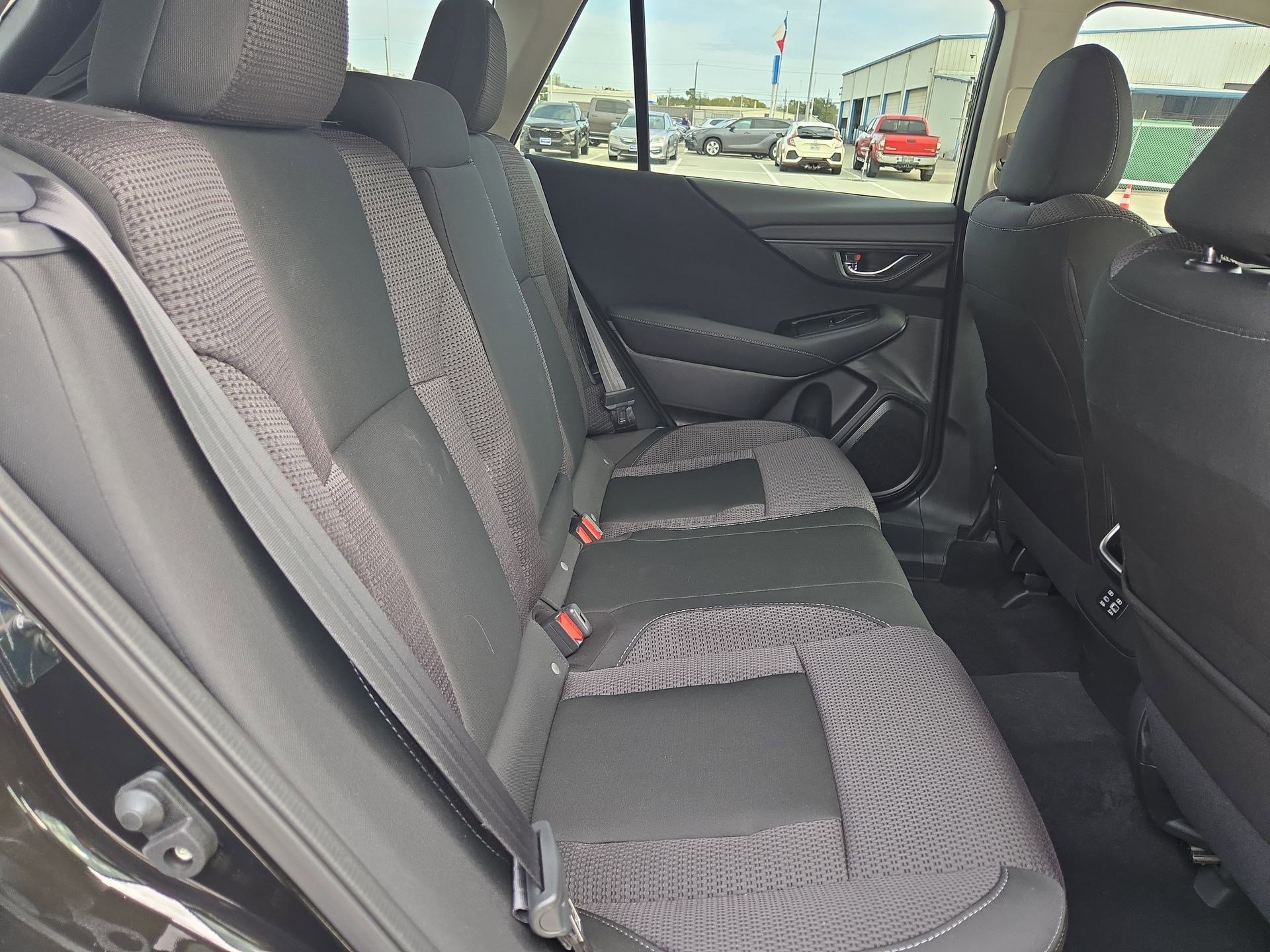 Used 2025 Subaru Outback Premium image 30