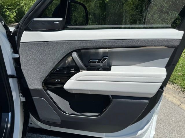 Used 2025 Land Rover Range Rover Sport SE AWD/4WD image 18