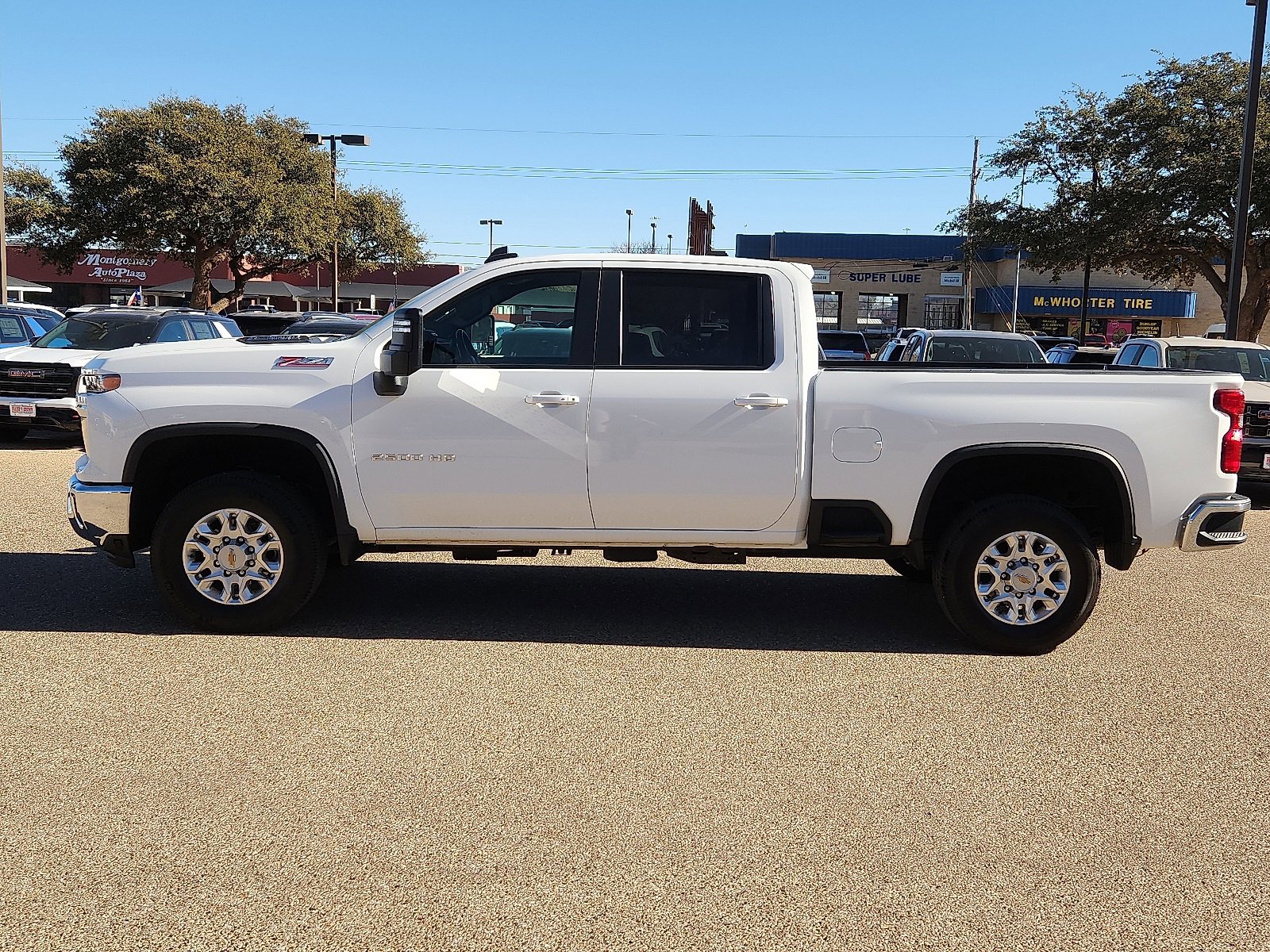 Used 2024 Chevrolet Silverado 2500 LT image 2