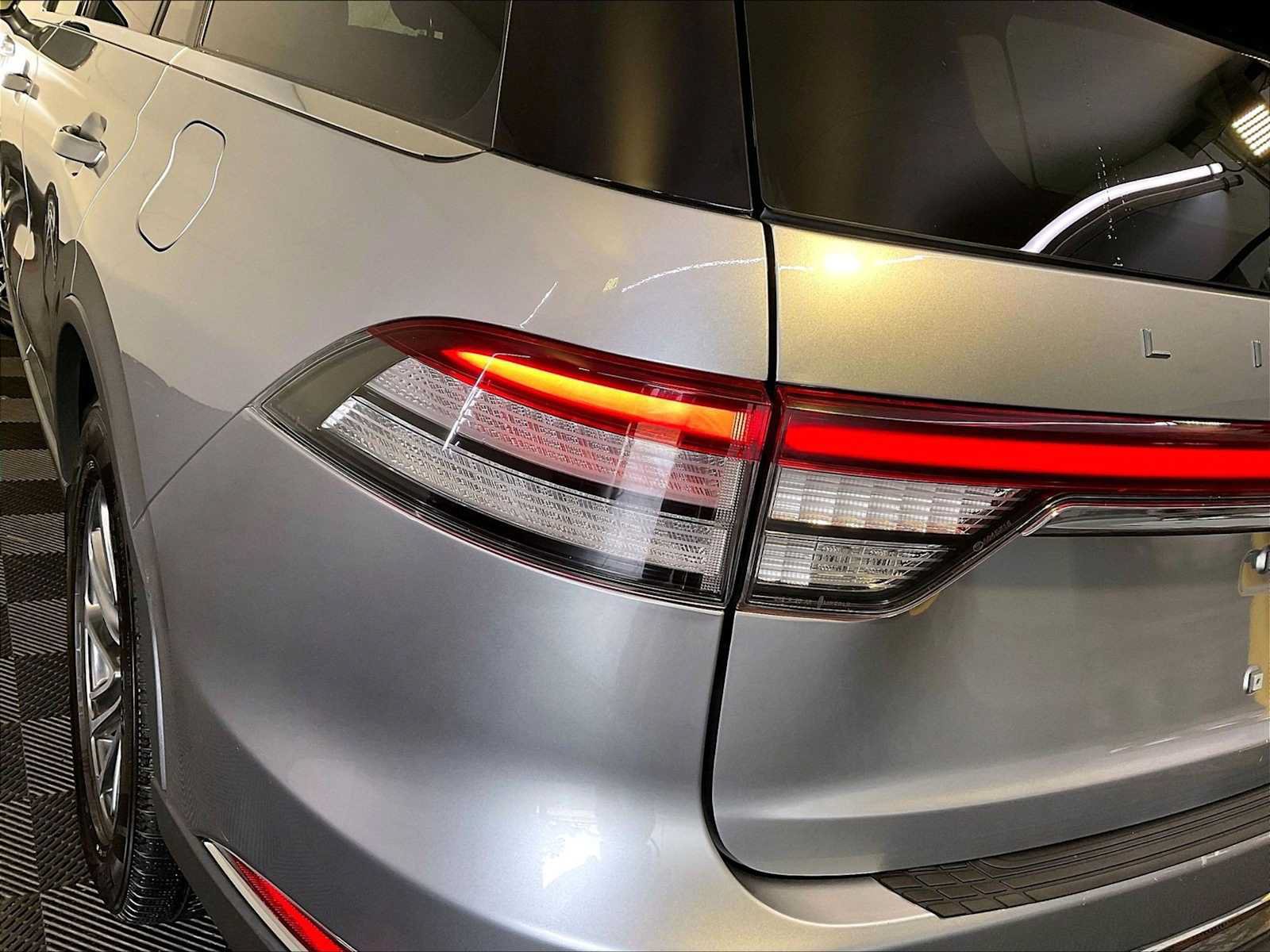 Used 2021 Lincoln Aviator AWD image 30