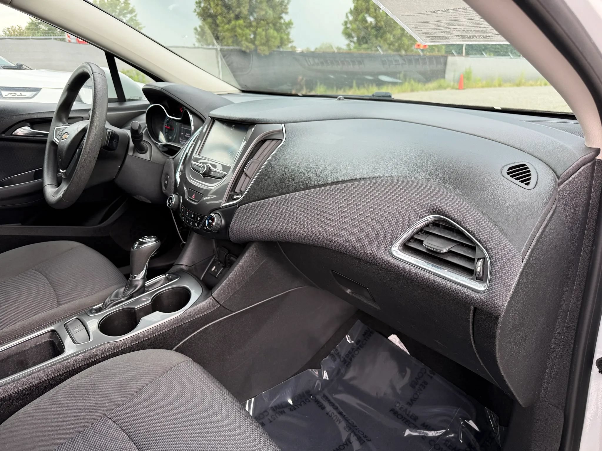 Used 2018 Chevrolet Cruze LT w/ Convenience Package FWD image 19