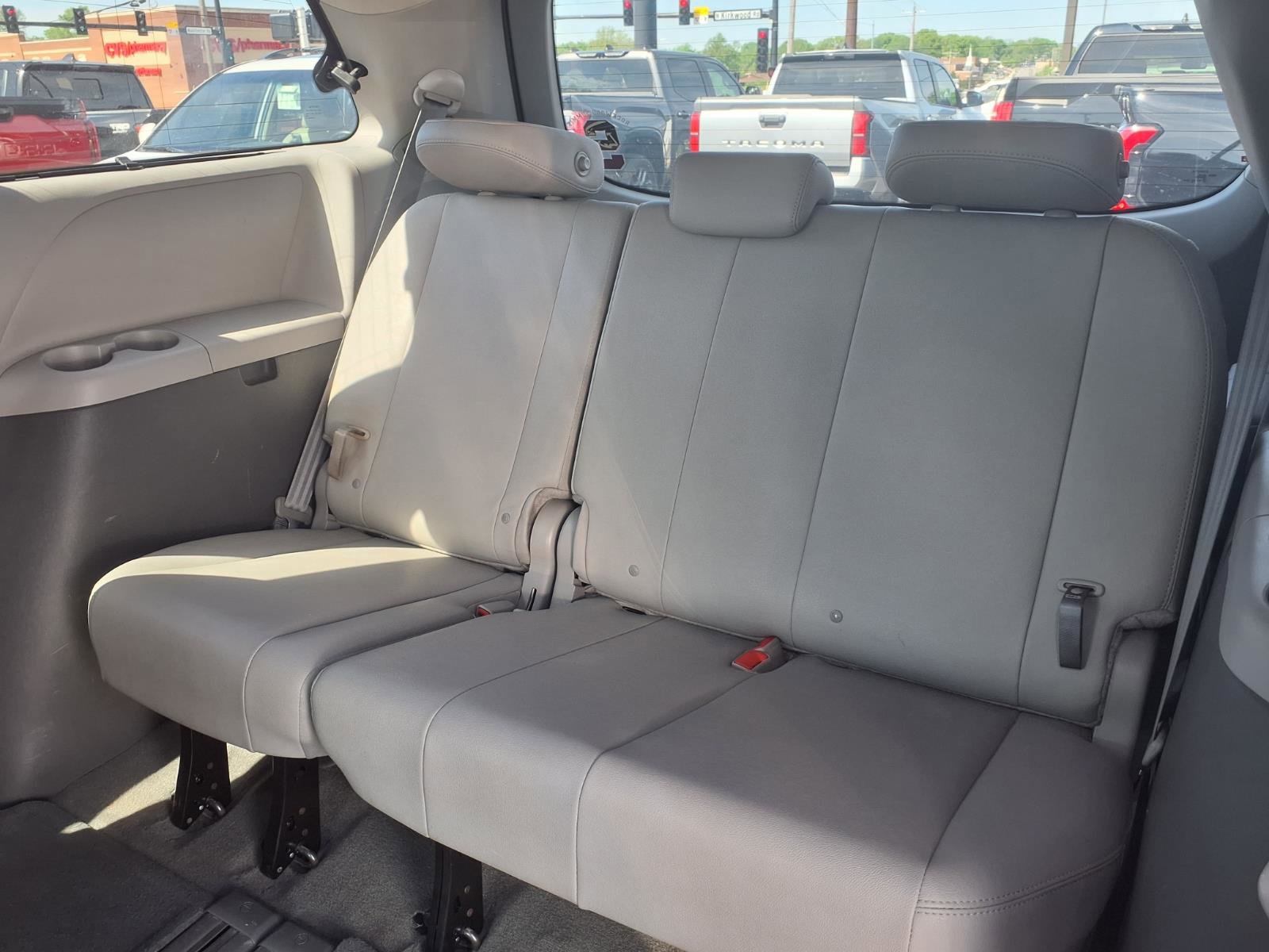 Used 2017 Toyota Sienna XLE Premium FWD image 24