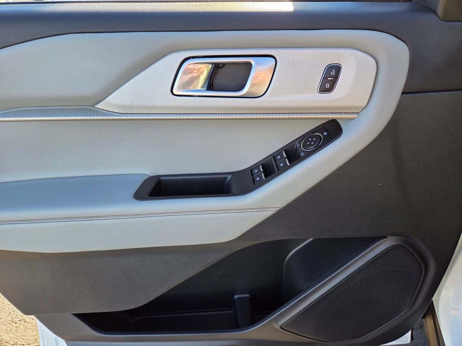 Certified 2025 Ford Explorer Active w/ Active Comfort Package image 19