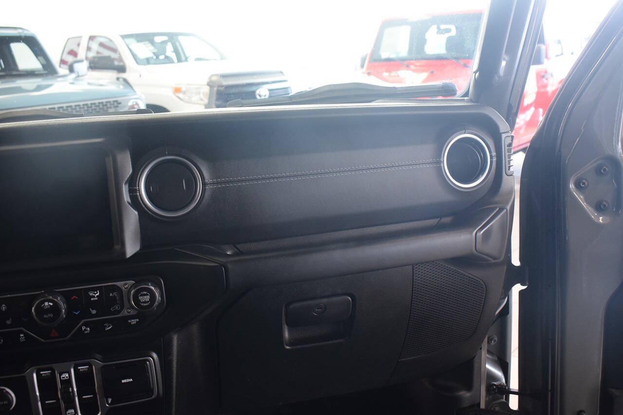 Used 2018 Jeep Wrangler Unlimited Sahara AWD/4WD image 22