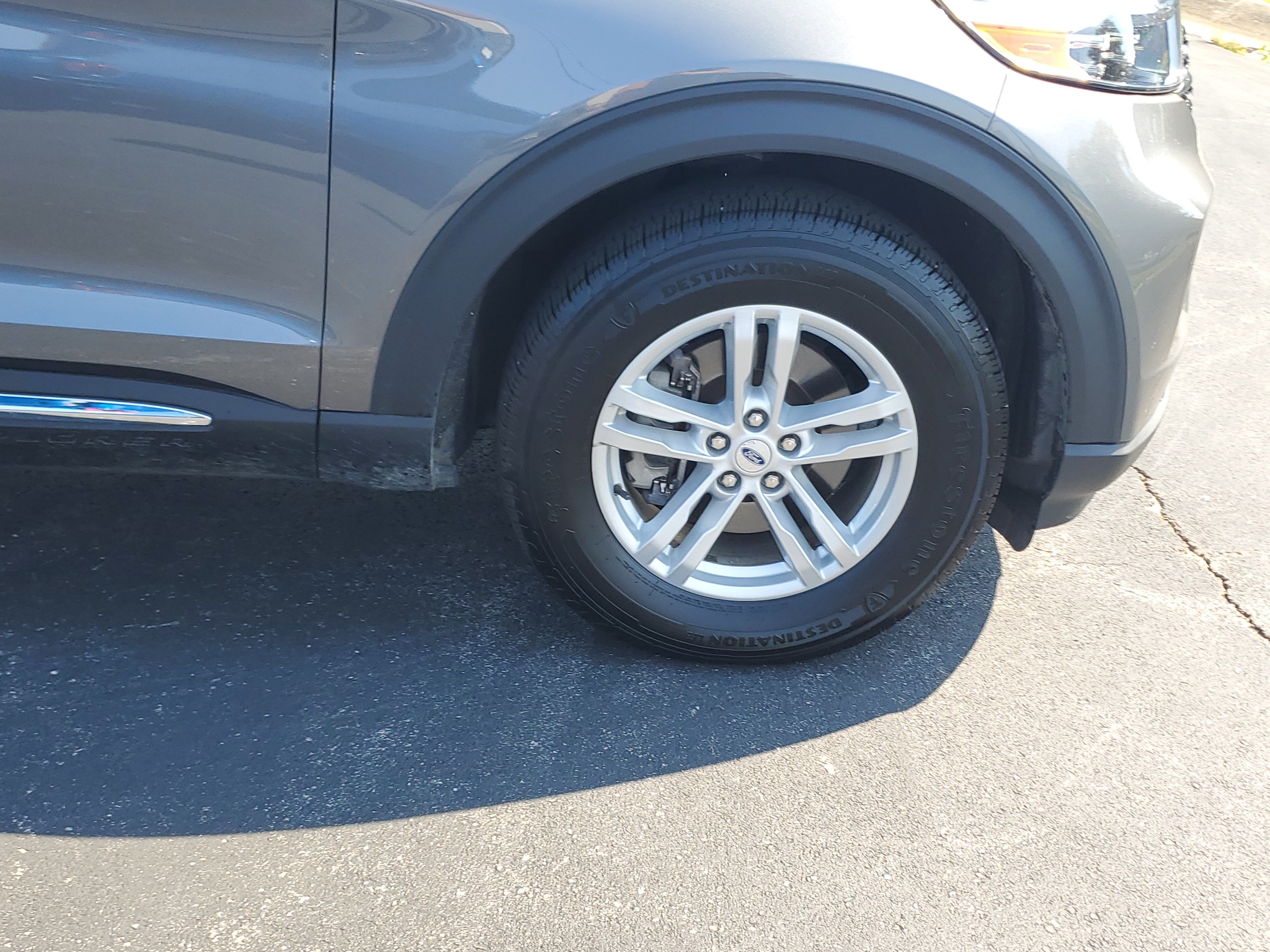 Used 2023 Ford Explorer XLT w/ Equipment Group 202A AWD/4WD image 5