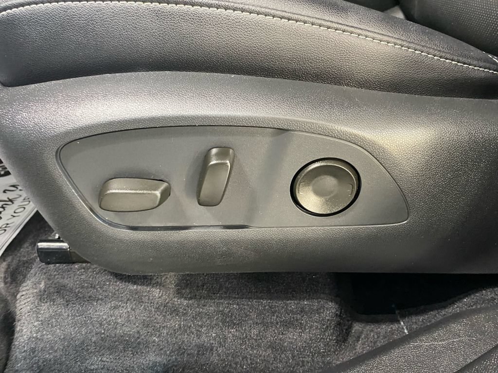 Certified 2025 Chevrolet Traverse LT AWD/4WD image 19