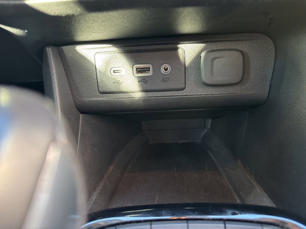 Used 2023 Buick Encore GX Select w/ Sport Touring Package FWD image 31