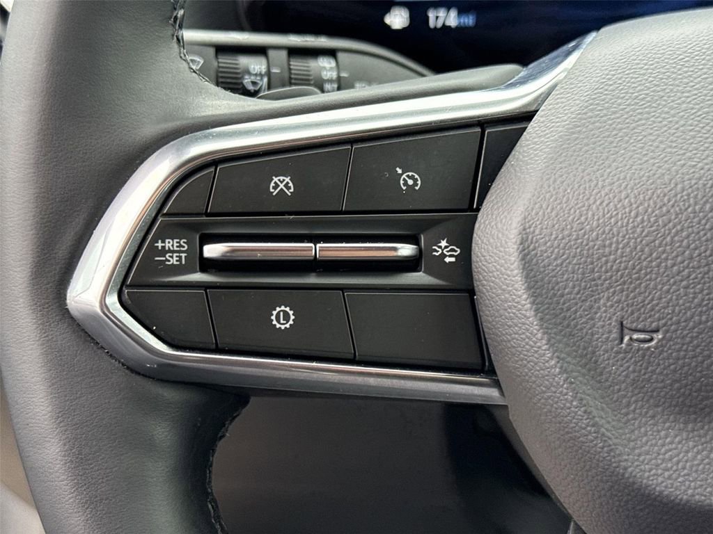 Used 2025 Chevrolet Equinox LT image 32