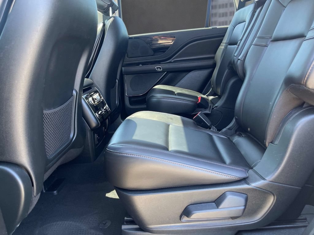 Used 2023 Lincoln Aviator 2WD w/ Premium Package image 16