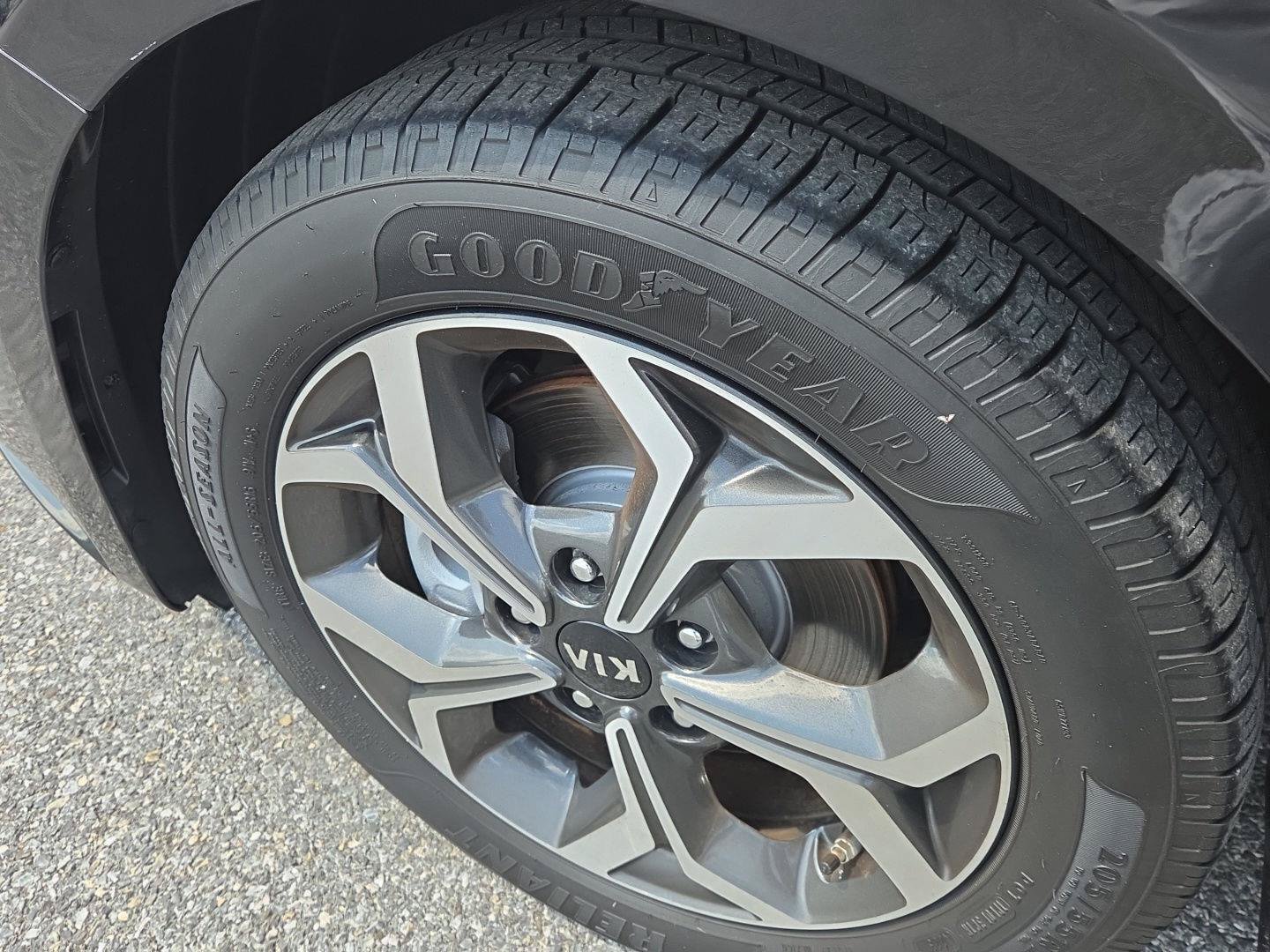 Used 2019 Kia Forte LXS FWD image 9