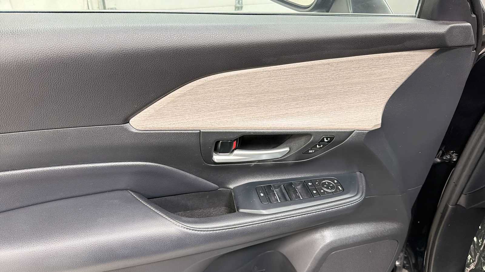 Certified 2024 Toyota Grand Highlander AWD image 15