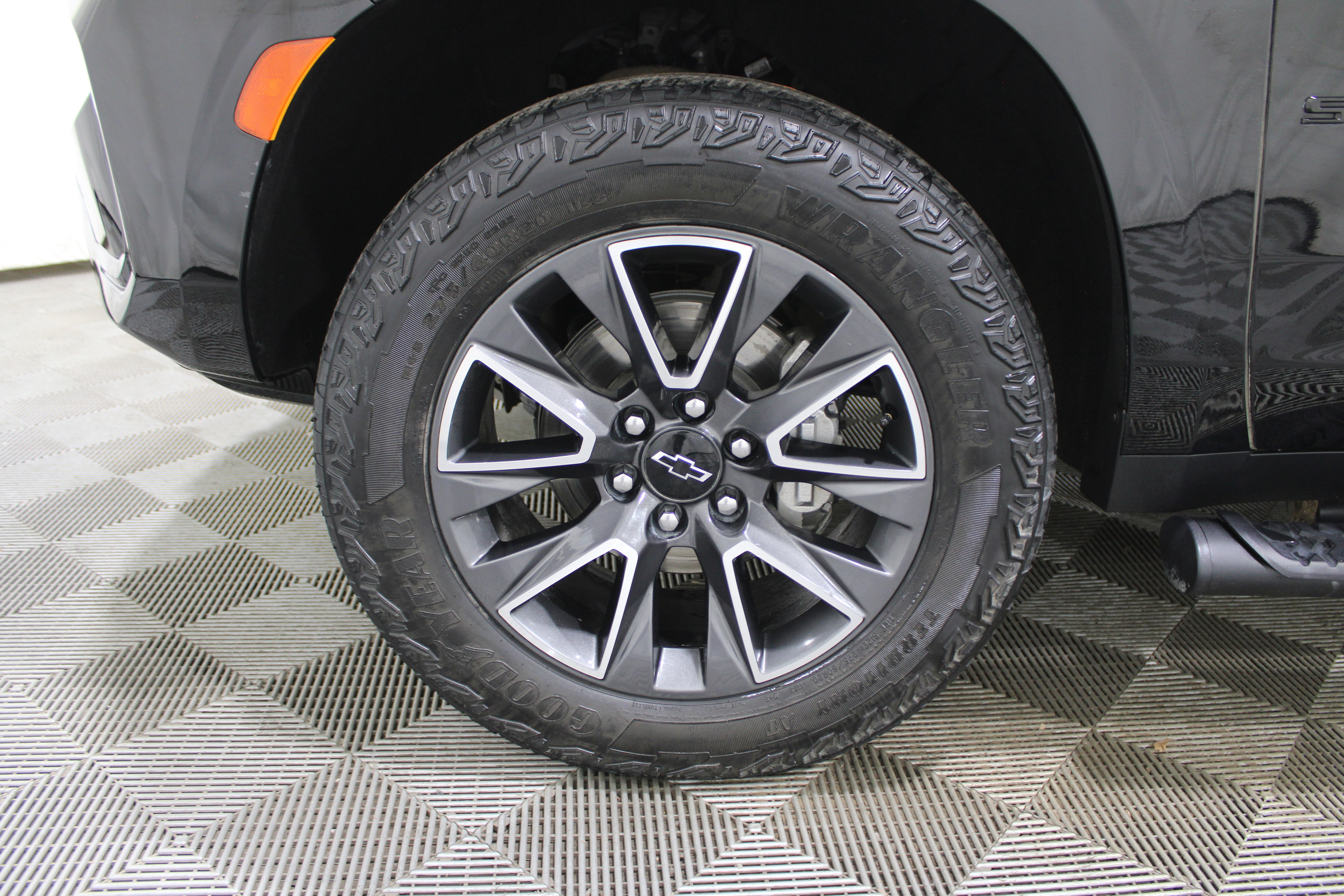 Used 2024 Chevrolet Suburban Z71 w/ Luxury Package image 41