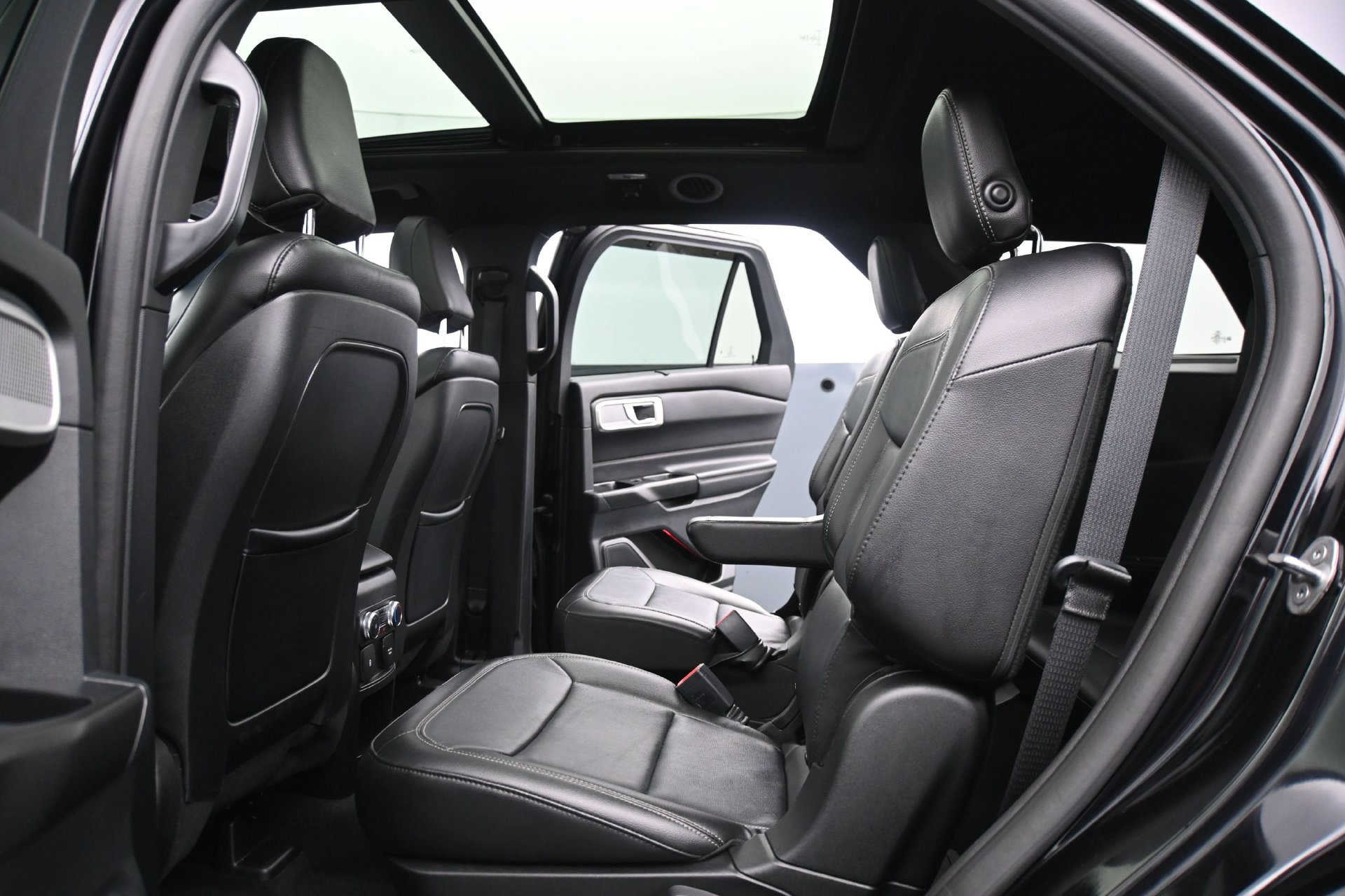 Used 2020 Ford Explorer Limited AWD/4WD image 18