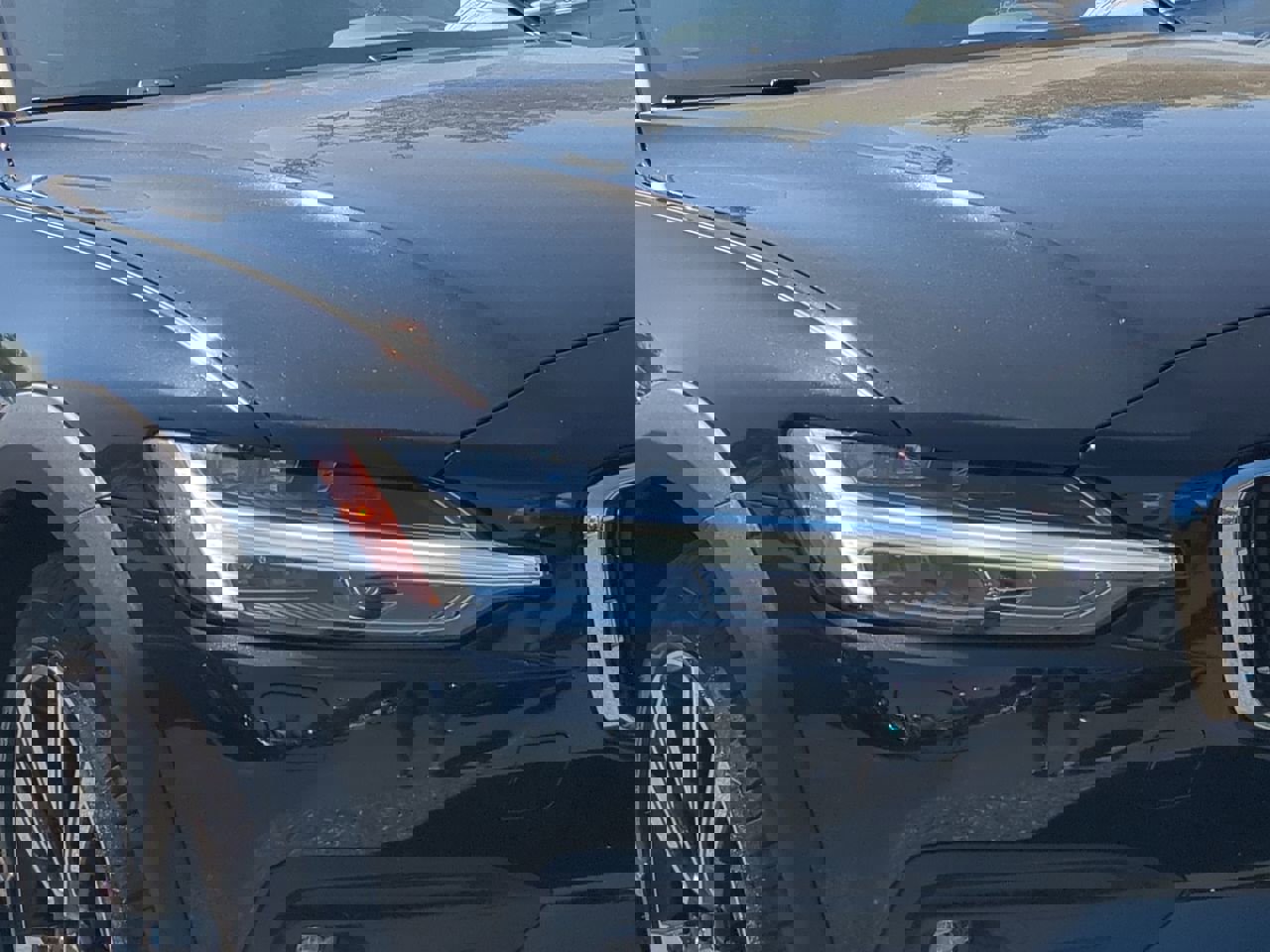 New 2025 Volvo V60 B5 Cross Country Ultra w/ Protection Package Premier image 10