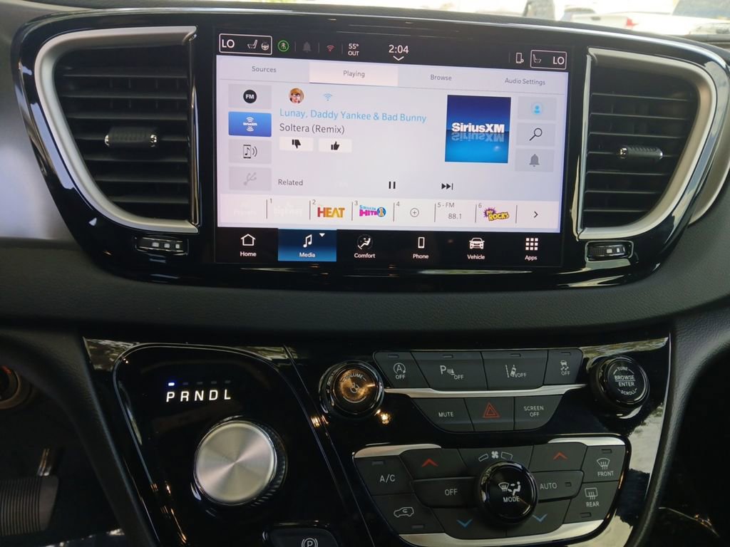 Used 2025 Chrysler Pacifica Select FWD image 21