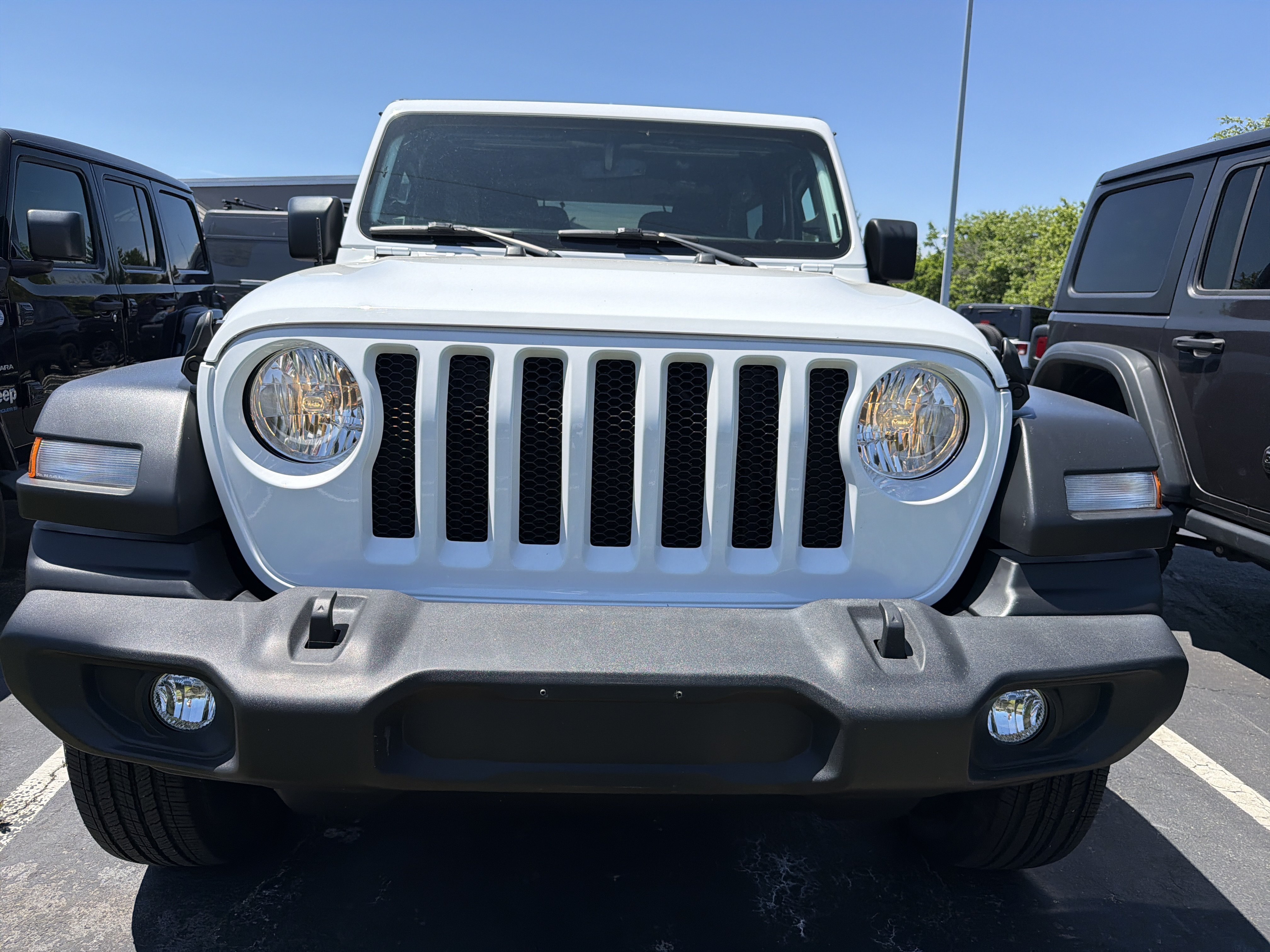 Used 2022 Jeep Wrangler Sport AWD/4WD image 2