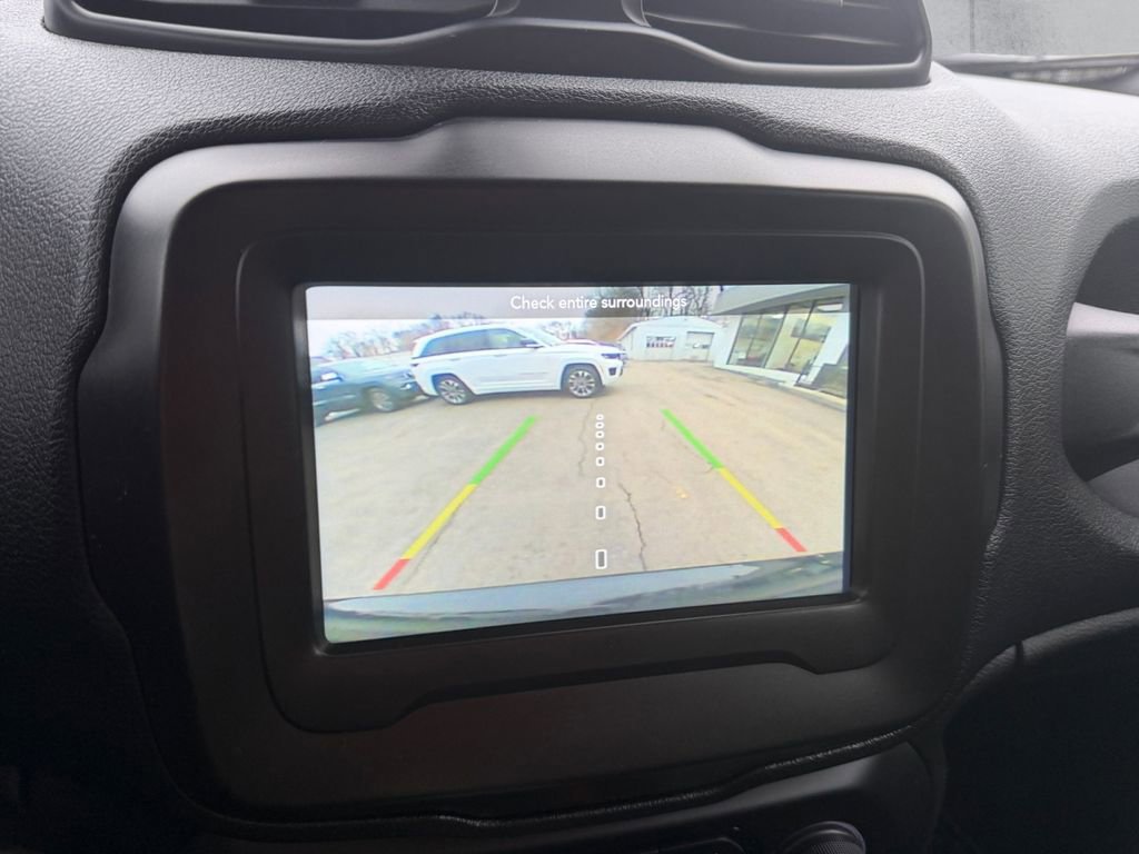 Certified 2020 Jeep Renegade Latitude w/ Cold Weather Group image 15