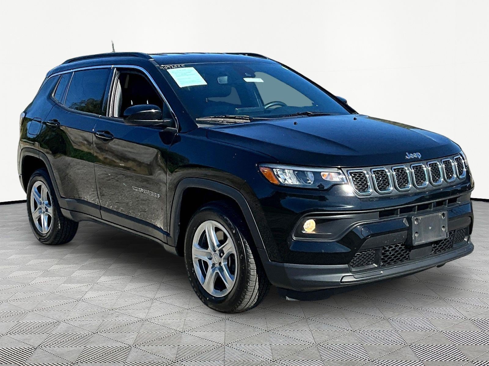 Used 2024 Jeep Compass Latitude AWD/4WD image 11
