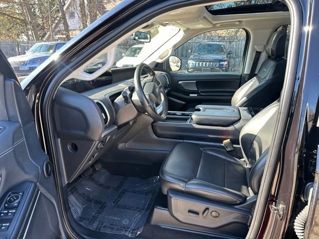 Certified 2025 Ford Expedition Platinum image 39