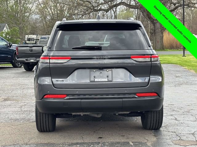 Used 2023 Jeep Grand Cherokee Altitude AWD/4WD image 35