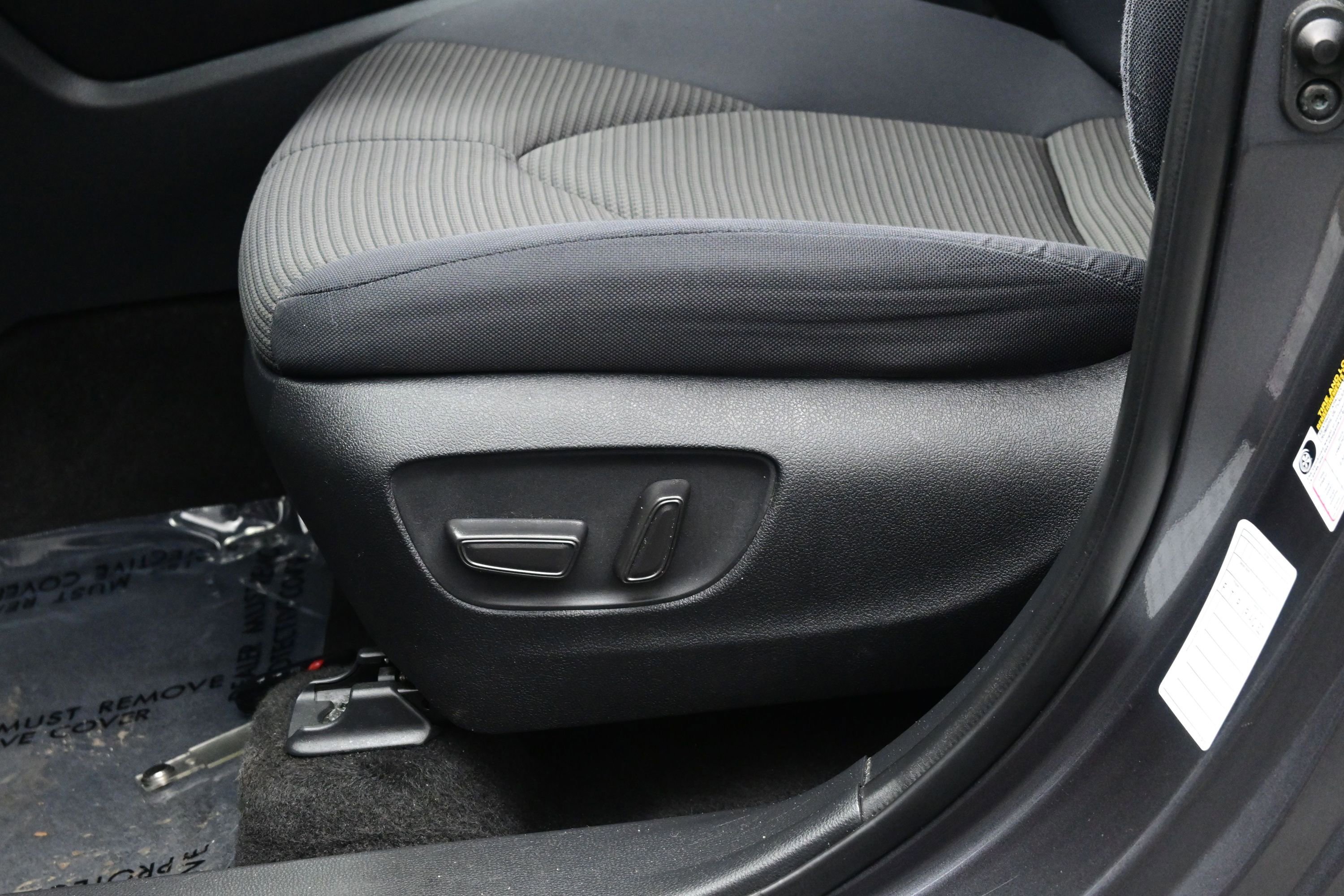 Used 2023 Toyota Highlander LE AWD/4WD image 11