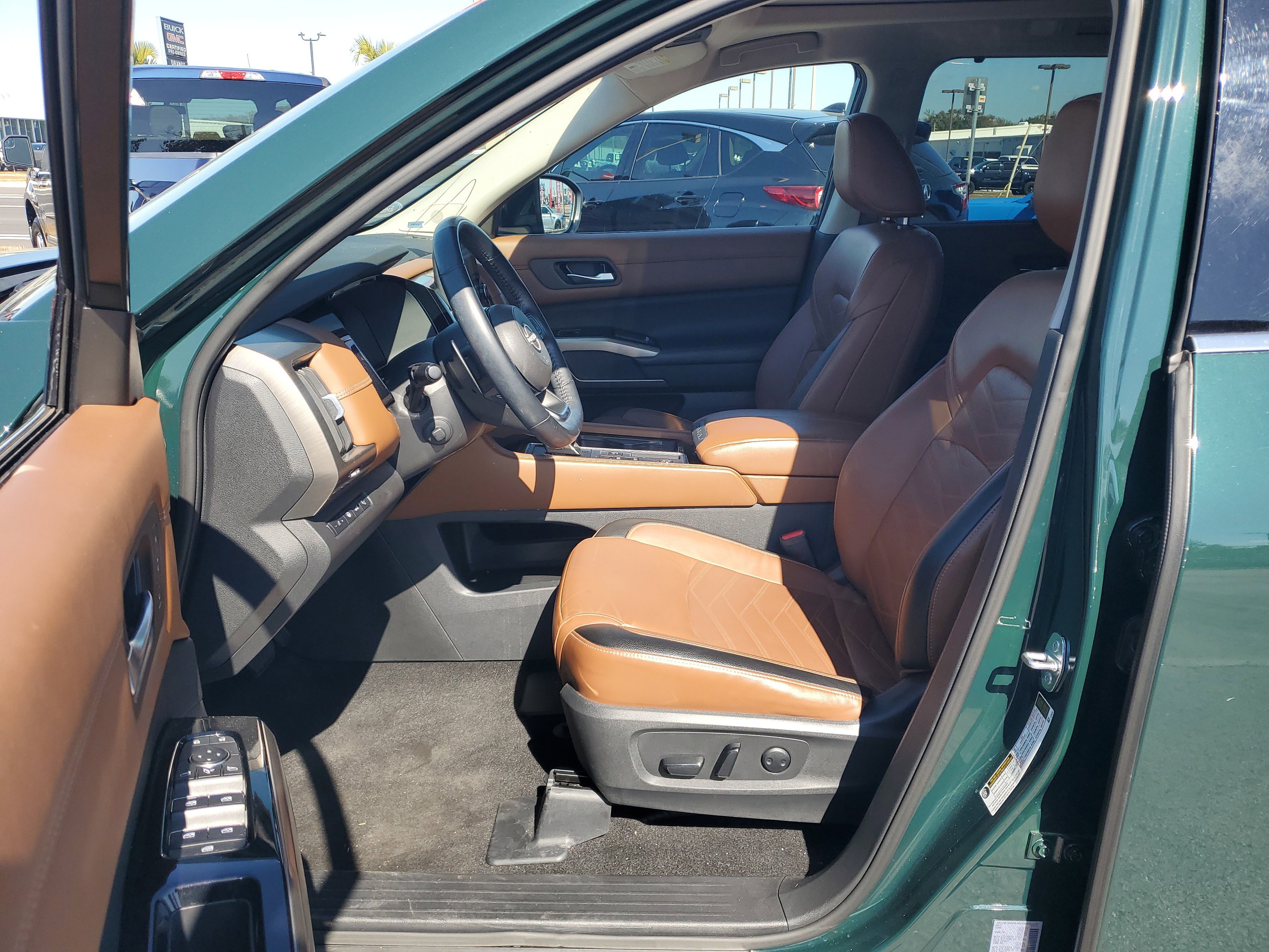 Certified 2023 Nissan Pathfinder Platinum w/ Lighting Package (N93) image 13