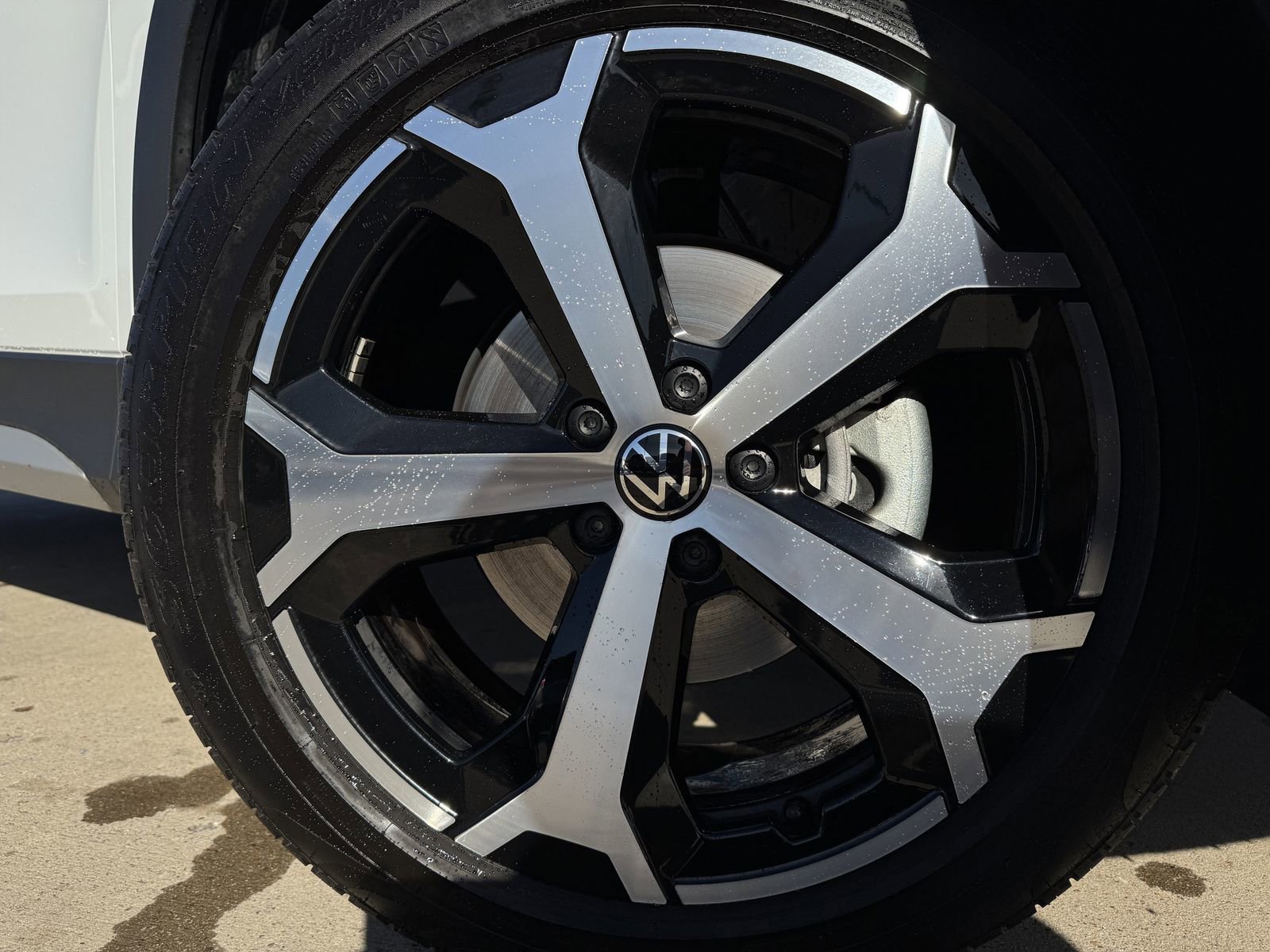 Used 2025 Volkswagen Tiguan SE image 10