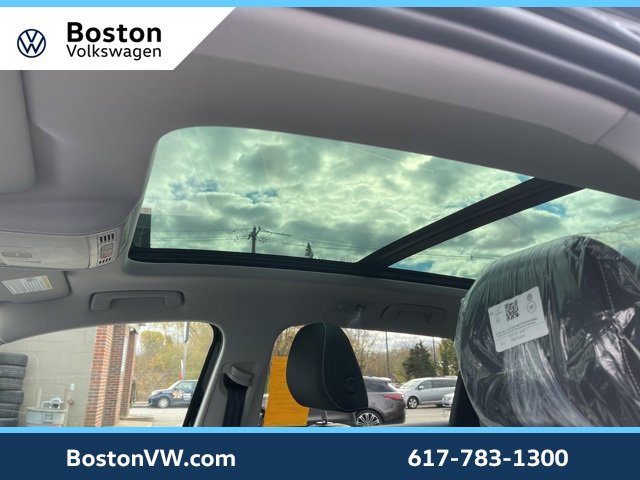 New 2025 Volkswagen Taos SEL image 26