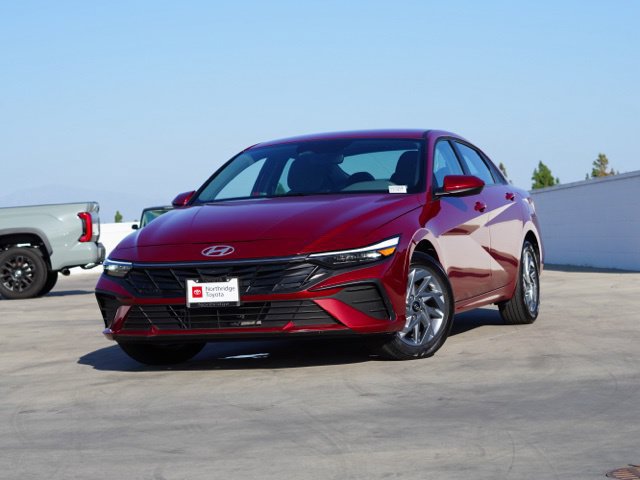 Used 2025 Hyundai Elantra Hybrid FWD image 4