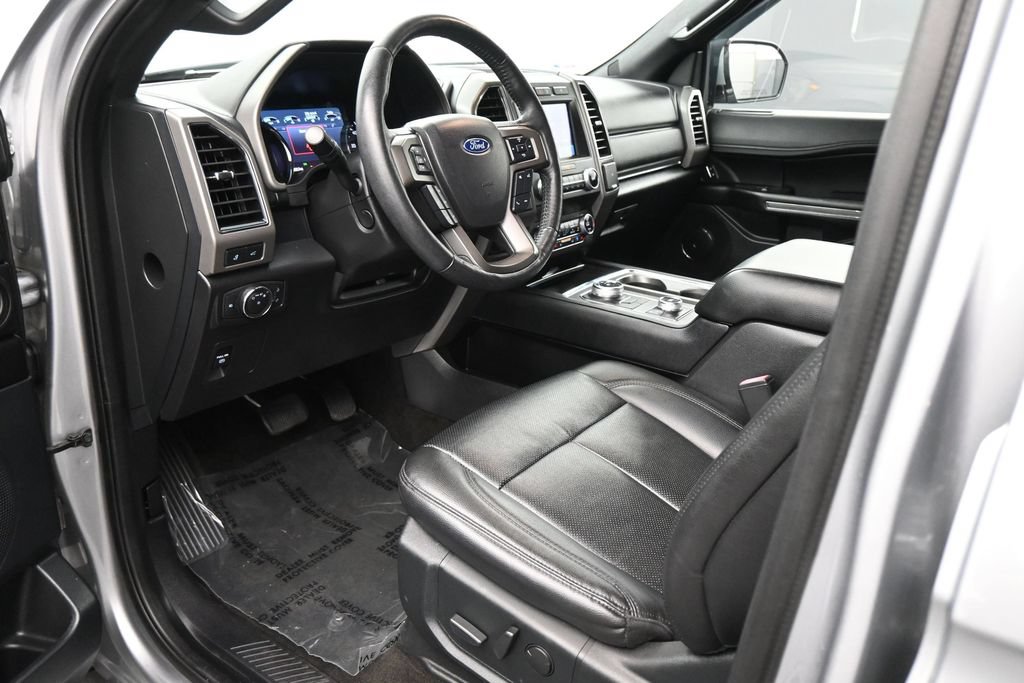 Used 2020 Ford Expedition XLT w/ Equipment Group 202A AWD/4WD image 2