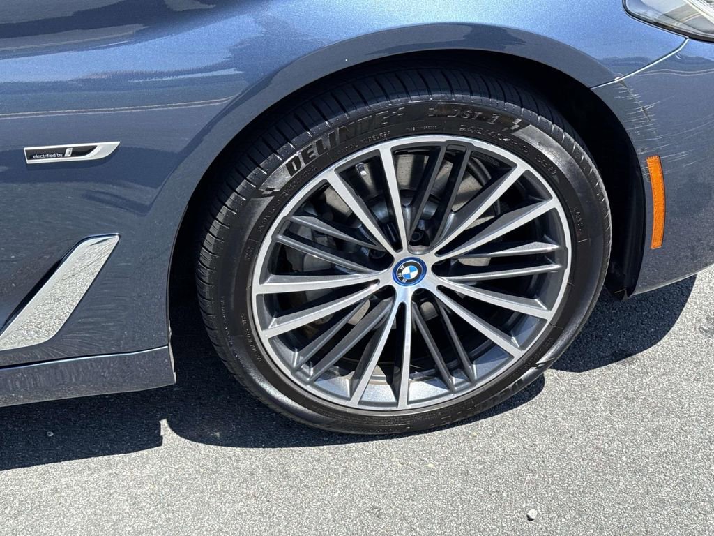 Used 2023 BMW 530e xDrive w/ Premium Package AWD/4WD image 12
