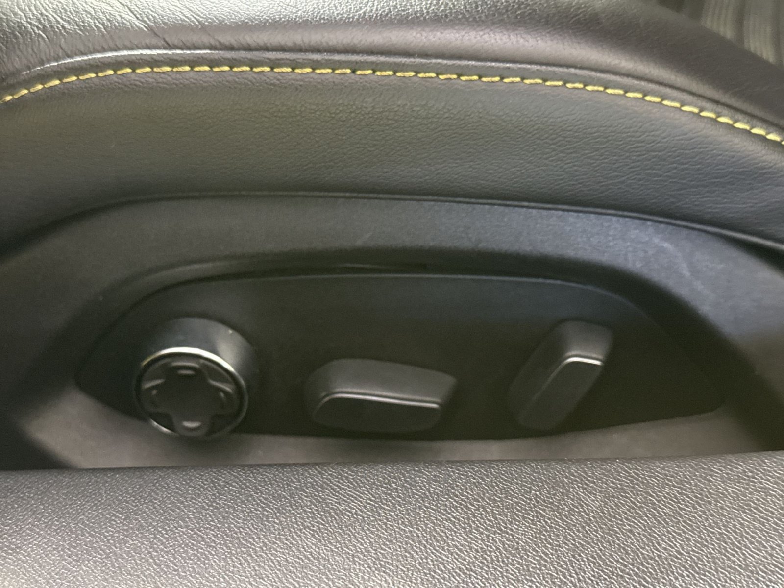 Used 2020 Chevrolet Corvette Stingray Premium Cpe w/ 3LT Preferred Equipment Group RWD image 15
