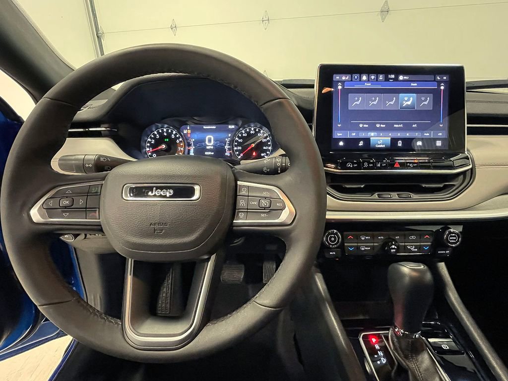 Used 2025 Jeep Compass Limited image 33