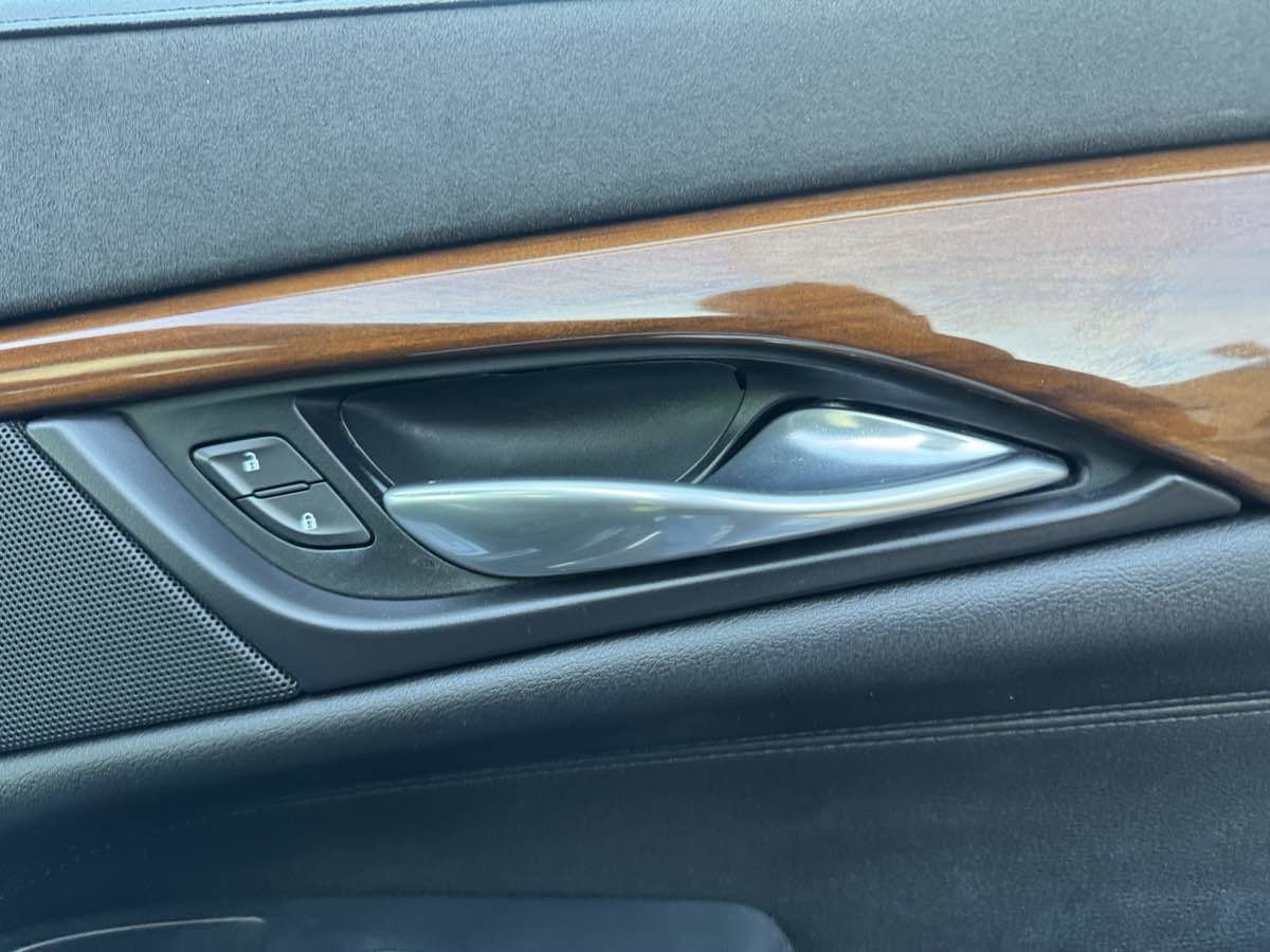 Used 2018 Cadillac Escalade Premium Luxury image 36