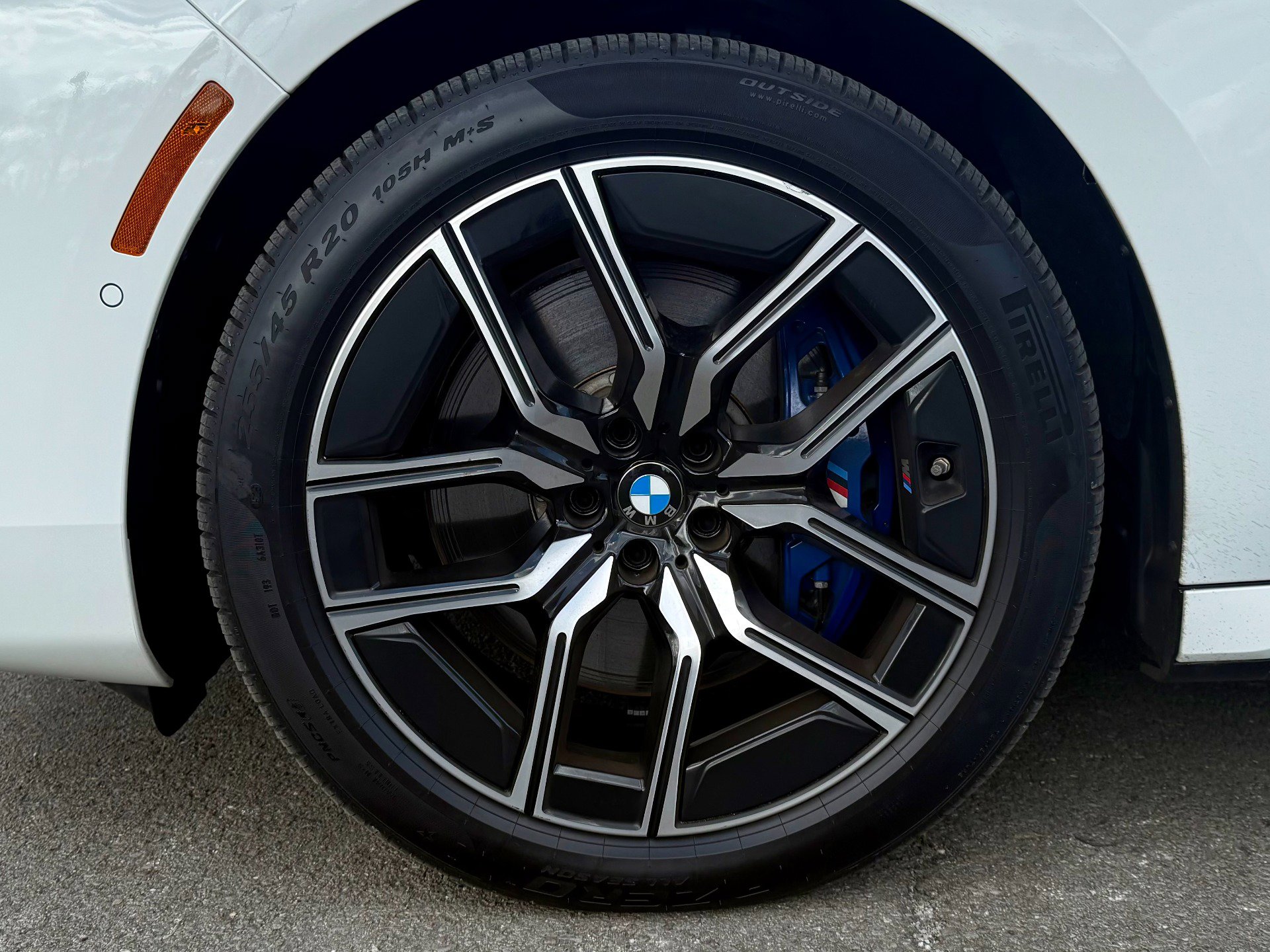 Used 2025 BMW 760i xDrive w/ Executive Package AWD/4WD image 60