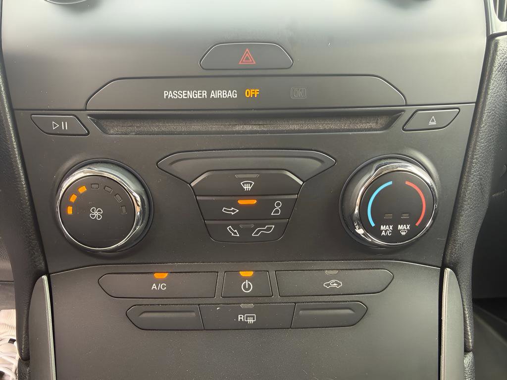 Used 2015 Ford Edge SE image 22