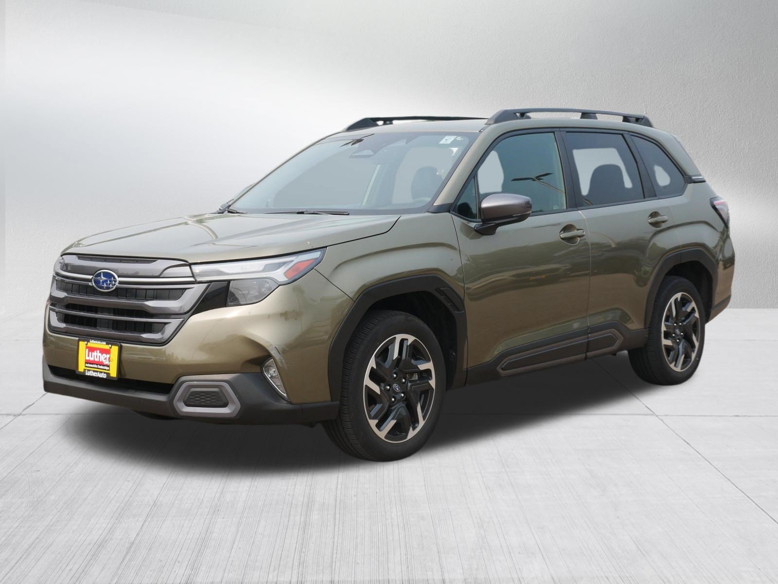 Used 2025 Subaru Forester Limited AWD/4WD image 3