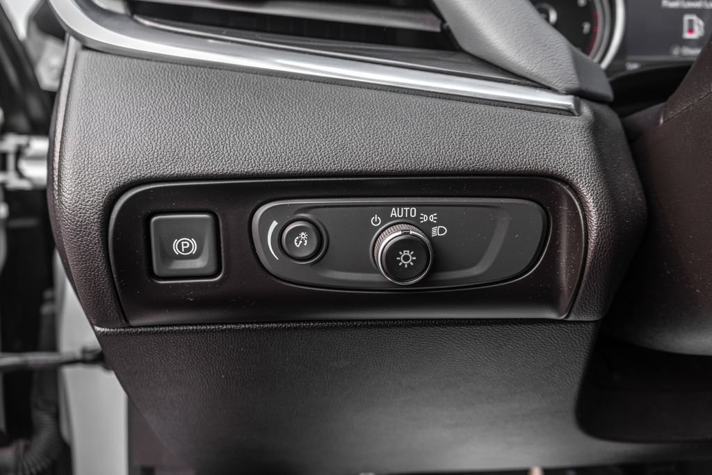 Used 2020 Buick Enclave Essence w/ Sound and Sites Package FWD image 27