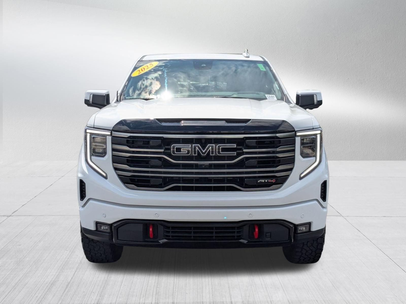 Used 2025 GMC Sierra 1500 AT4 w/ AT4 Premium Package AWD/4WD image 8