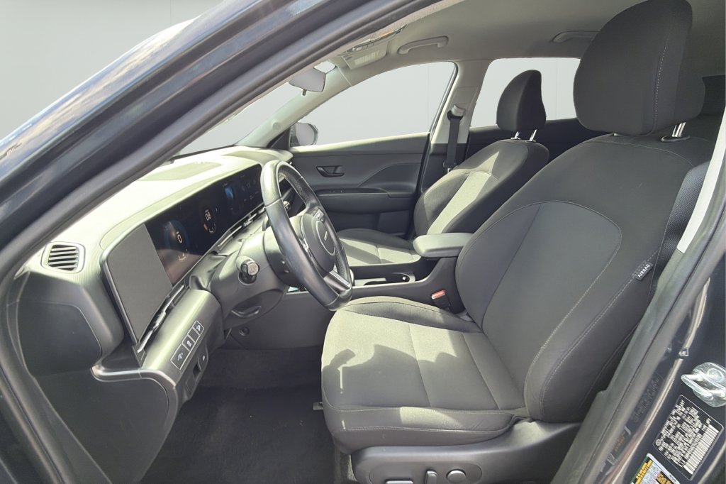 Used 2025 Hyundai Kona SEL FWD image 18
