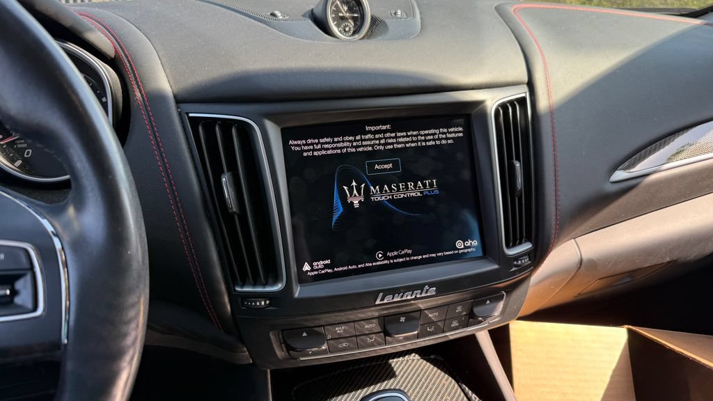 Used 2019 Maserati Levante GranLusso AWD/4WD image 4