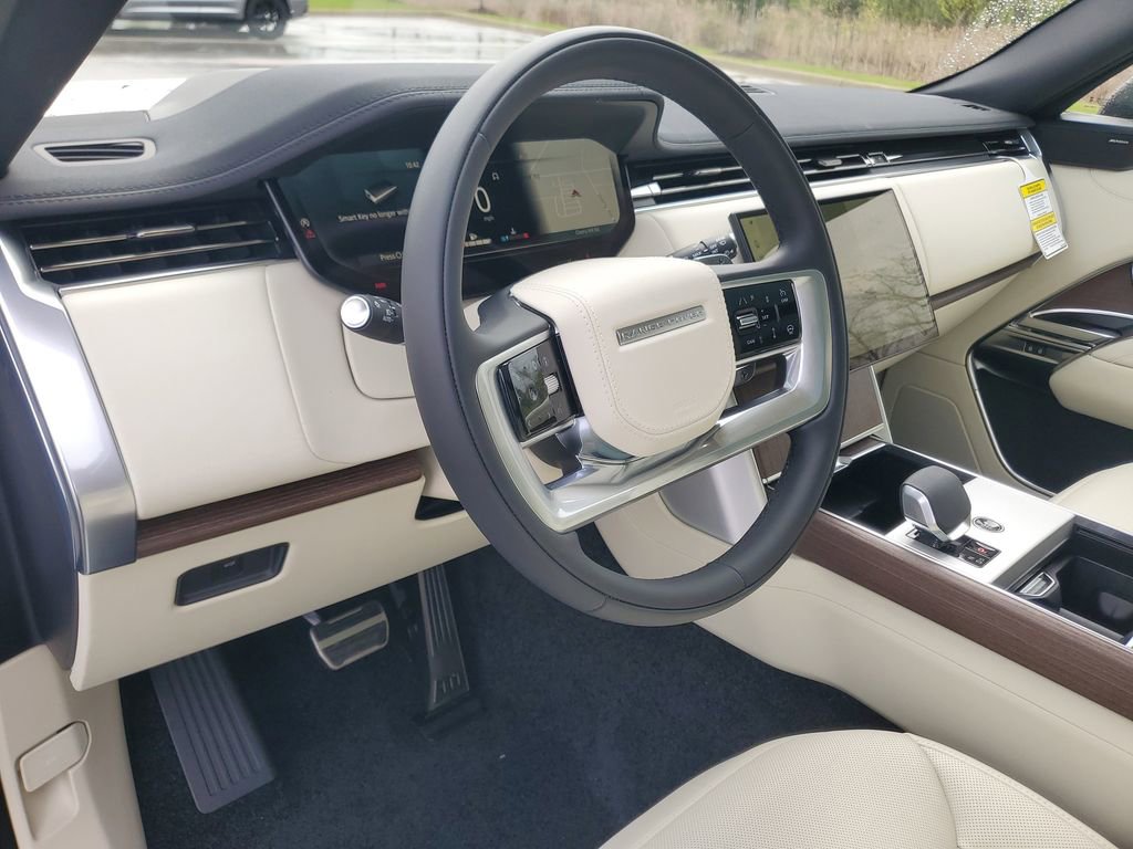 New 2026 Land Rover Range Rover Long Wheelbase SE AWD/4WD image 13