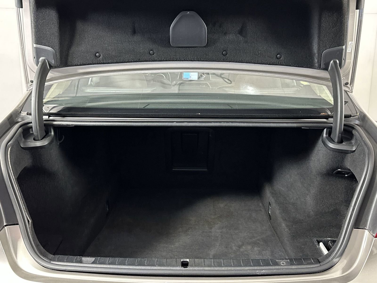 Used 2019 BMW 750i xDrive w/ Executive Package image 25