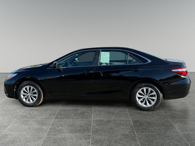 Used 2017 Toyota Camry LE FWD image 2
