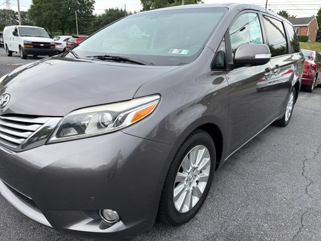 Used 2015 Toyota Sienna Limited Premium w/ Four Season Floor Mat Package AWD/4WD image 4