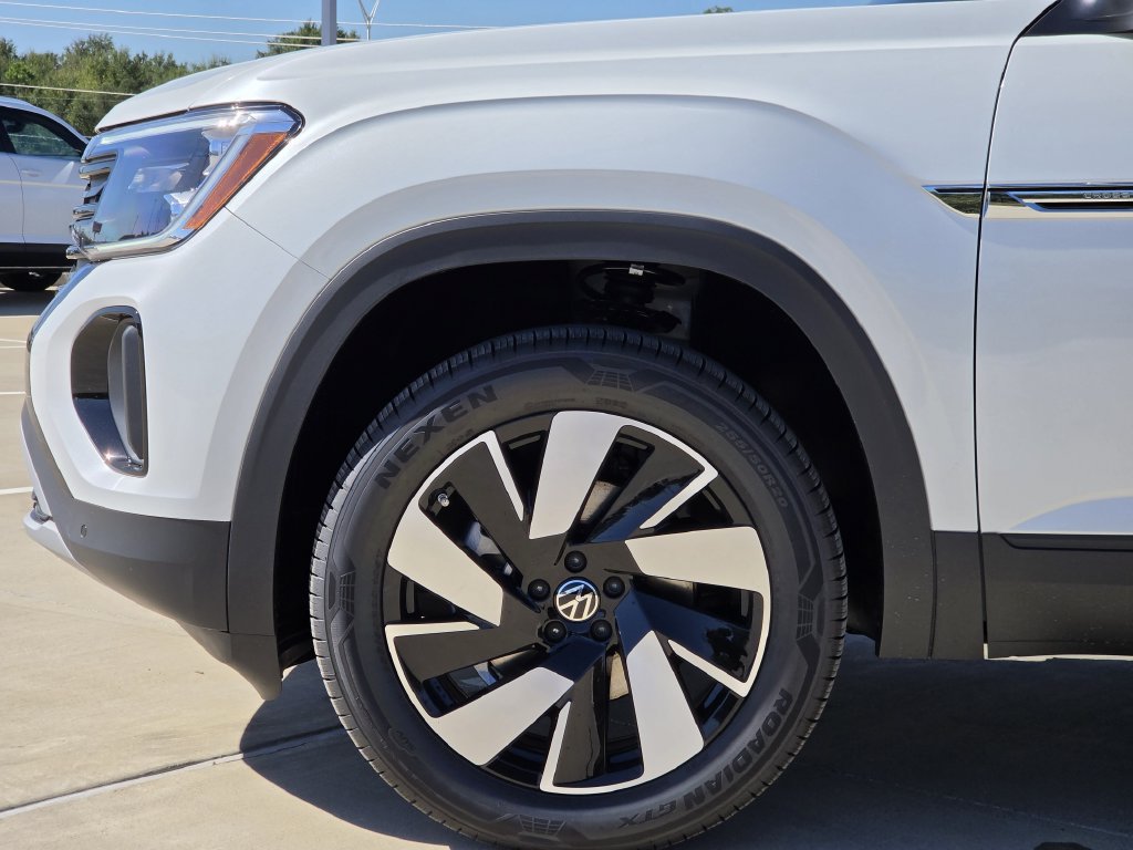 New 2026 Volkswagen Atlas Cross Sport SE FWD image 7