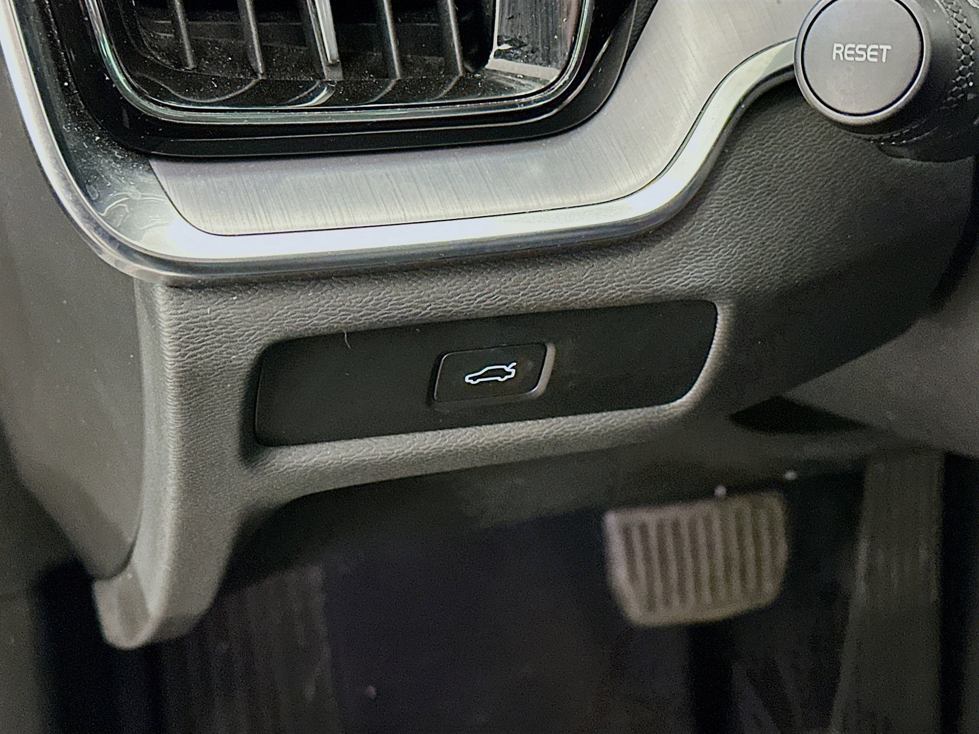 Used 2025 Volvo S60 B5 Core image 17