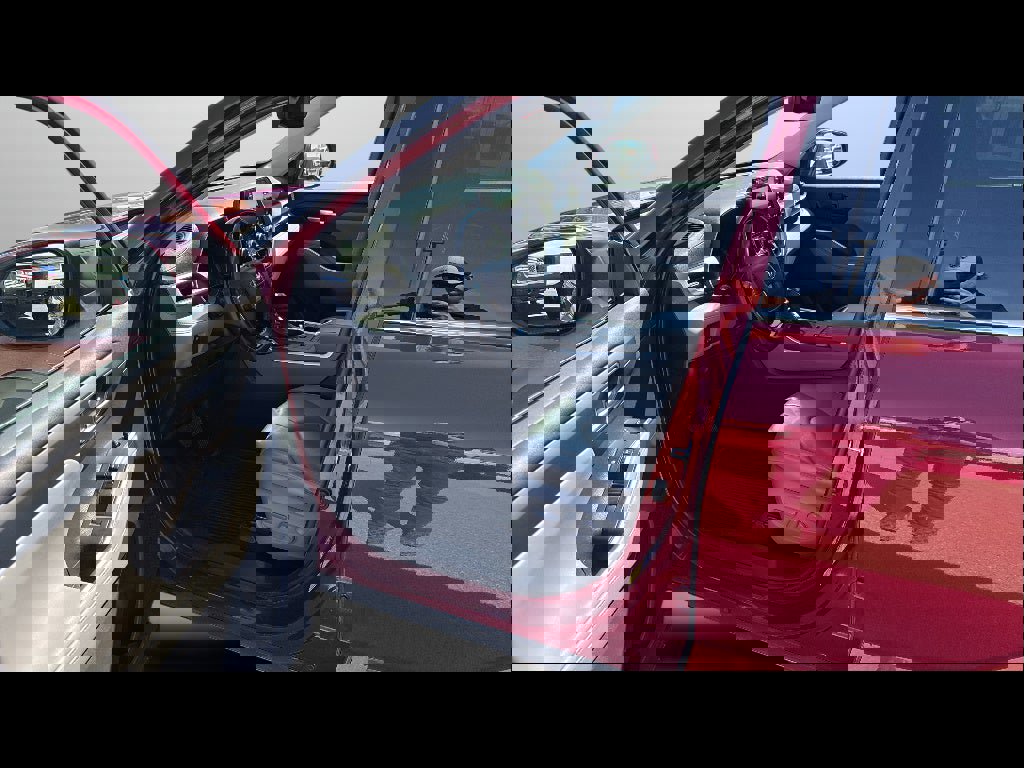 Used 2020 Toyota Highlander XLE image 20